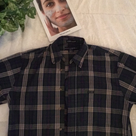 Medium Button Up - Picture 2 of 3